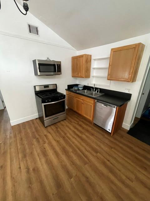 Building Photo - 212 Comal St