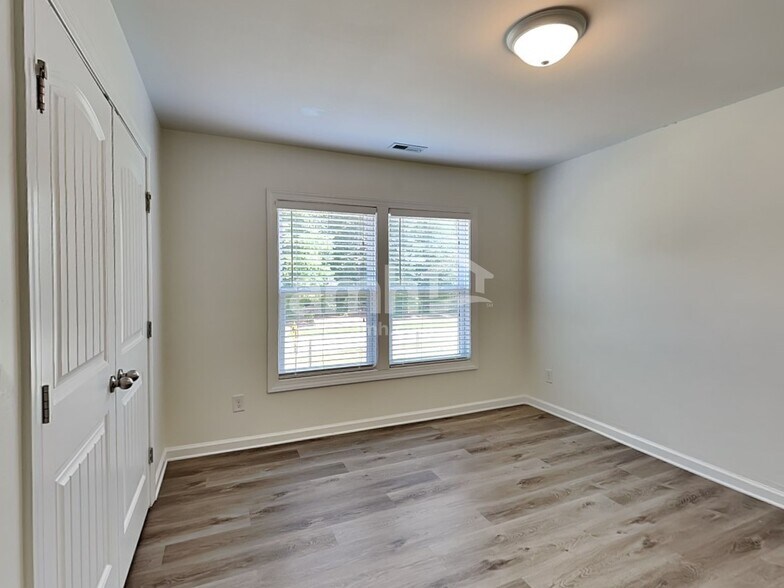 Building Photo - 112 Occidental Dr