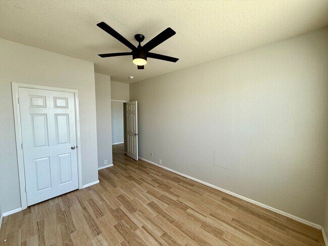 Building Photo - 5 bedroom, 3 bathroom home off TPC Parkway!