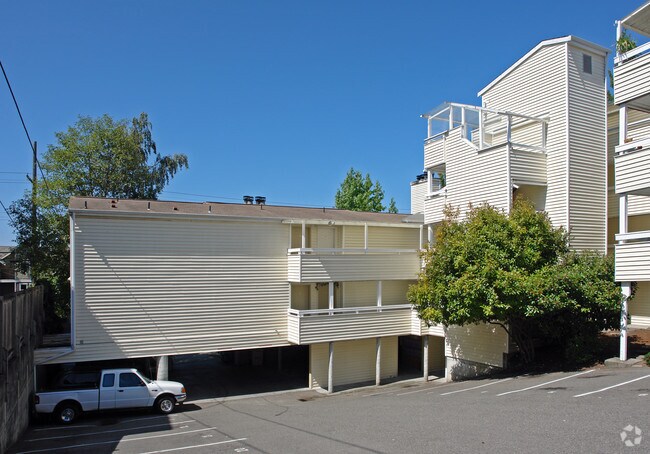Building Photo - California Court