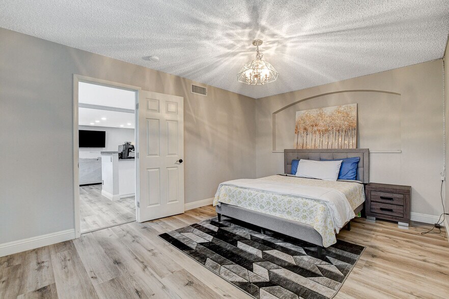 Building Photo - 2224 Lucerne Ct