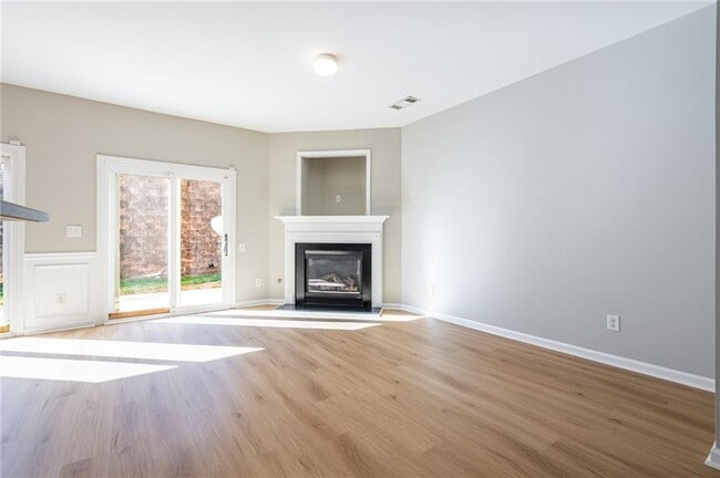 Building Photo - 2245 Leicester Way SE