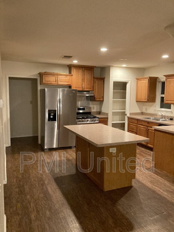 Building Photo - 417 N Bradshaw St