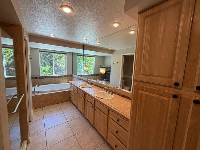 Building Photo - 3110 Sweet Clover St