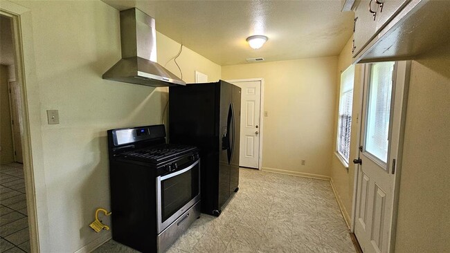 Building Photo - 4303 Howcher St