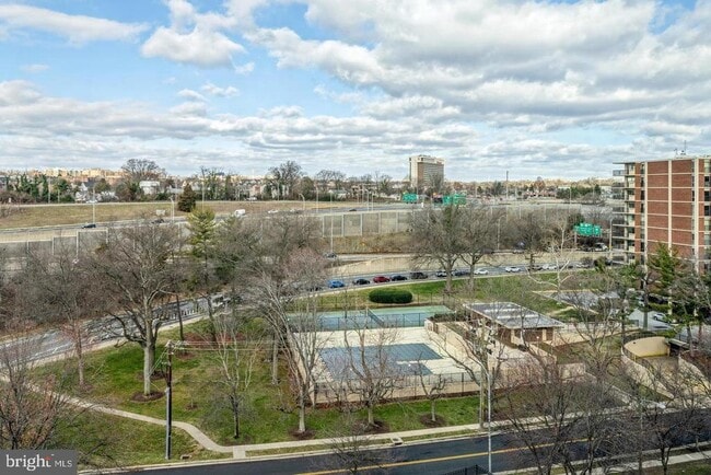 Building Photo - 1300 S Arlington Ridge Rd