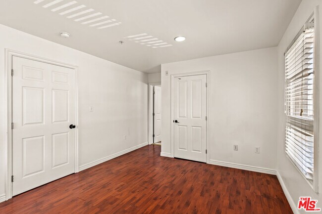 Building Photo - 2667 Menlo Ave