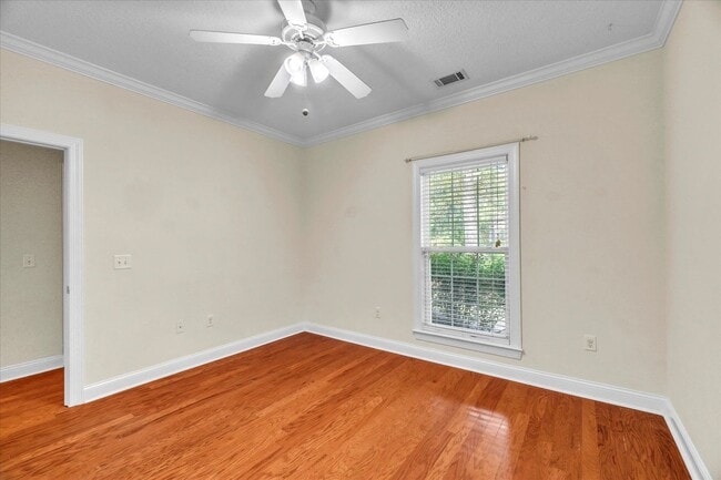 Building Photo - Stunning all-brick home on a large wooded lot