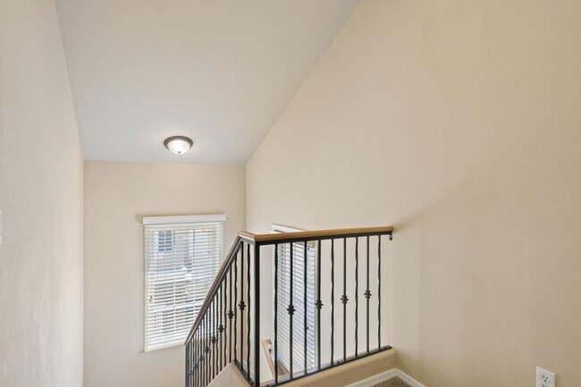 Building Photo - 1319 S Sabino Dr