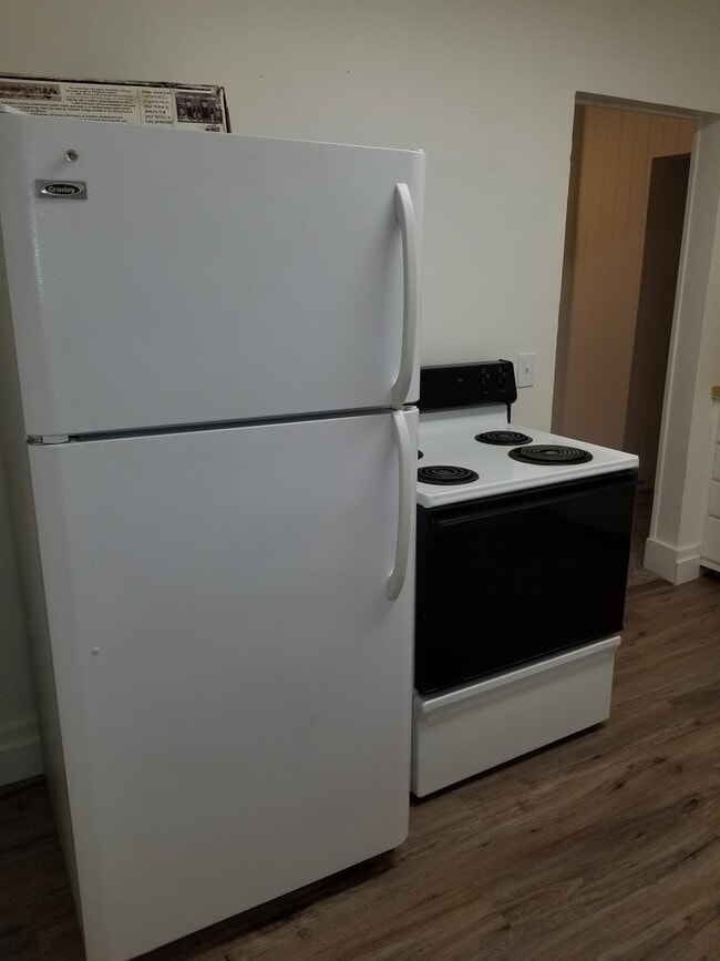 Building Photo - 10 N Touchet St