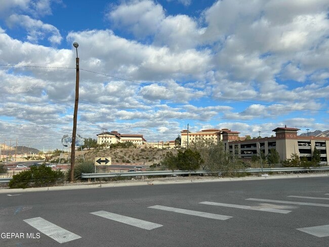 Building Photo - 1546 Upson Dr