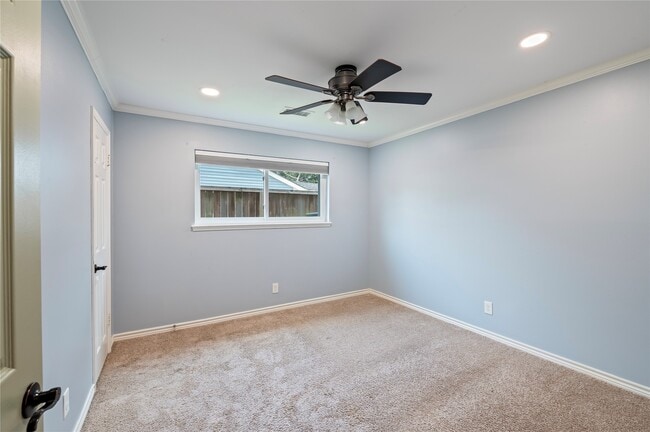 Building Photo - 4034 Shady Springs Dr