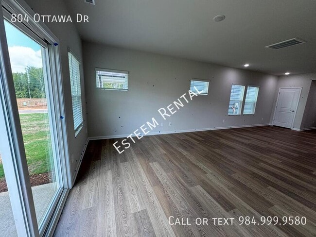 Building Photo - 804 Ottawa Dr