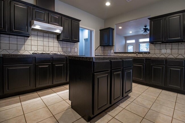 Building Photo - 504 Oakwood Blvd