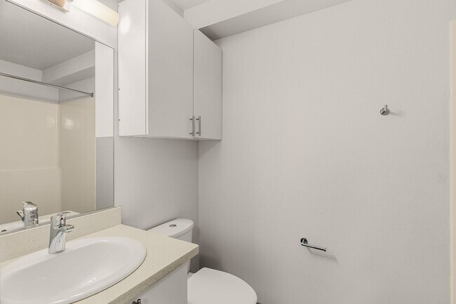 Interior Photo - Common Capitol