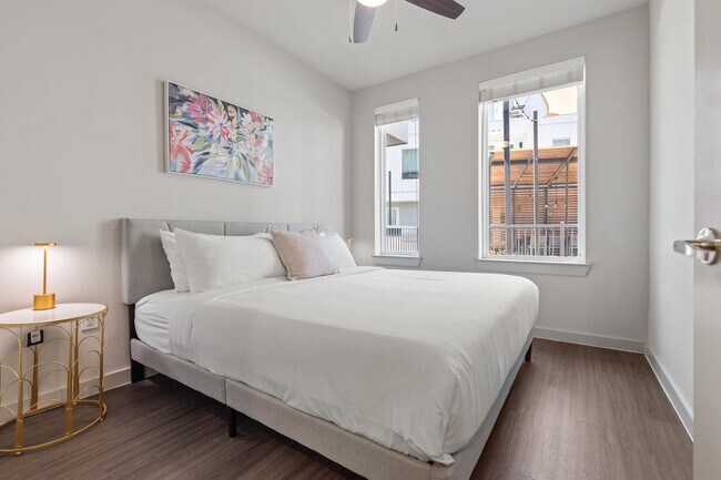 Building Photo - 5820 1/2 Cameron Road-SI FL1-ID1364166P