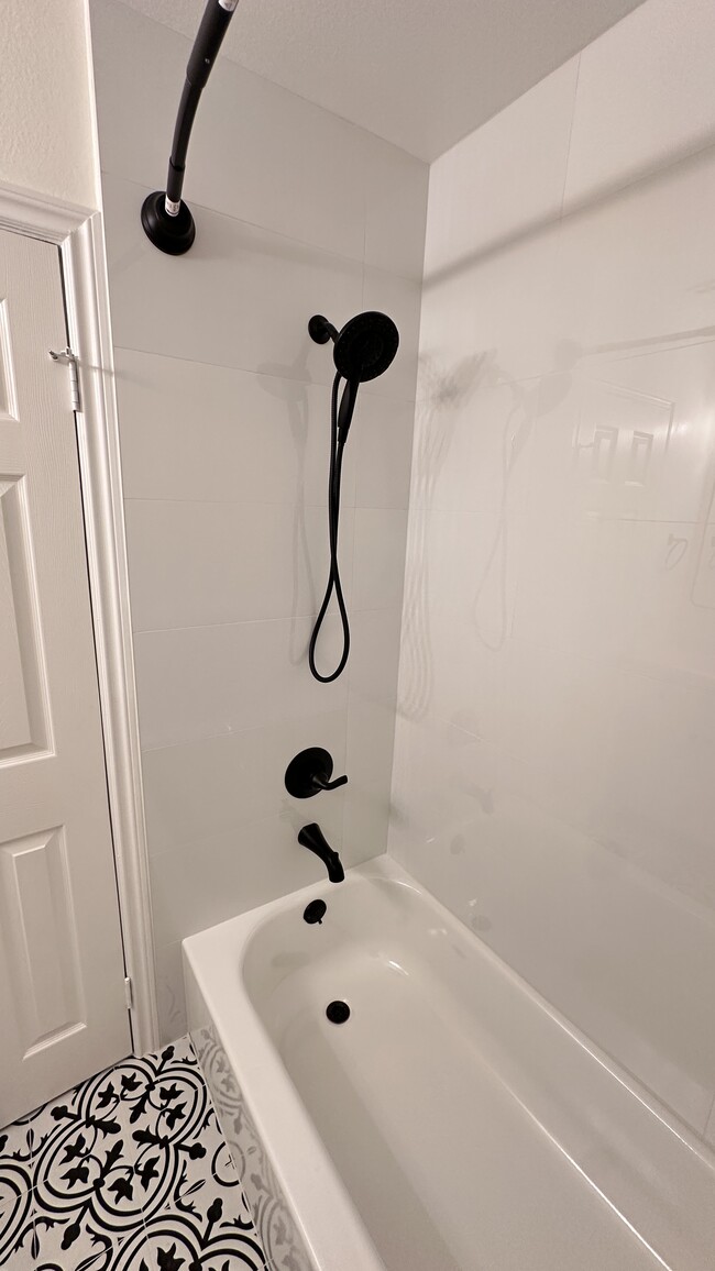 Building Photo - 1472 Camelot Dr