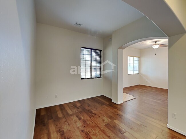 Building Photo - 33 E Calle Vivaz