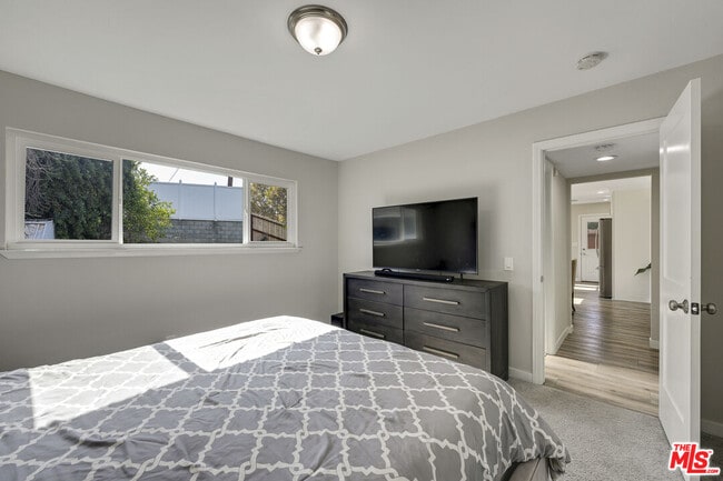 Building Photo - 19358 Alcona St