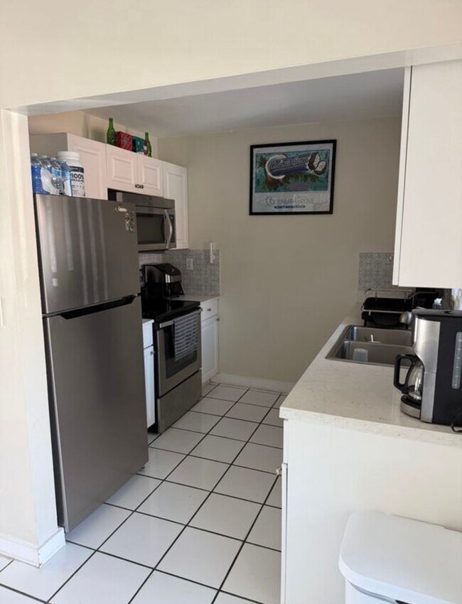 Building Photo - Private Bedroom w/ Private Bath in Spacious 1,100 Sq Ft Home – Prime Location