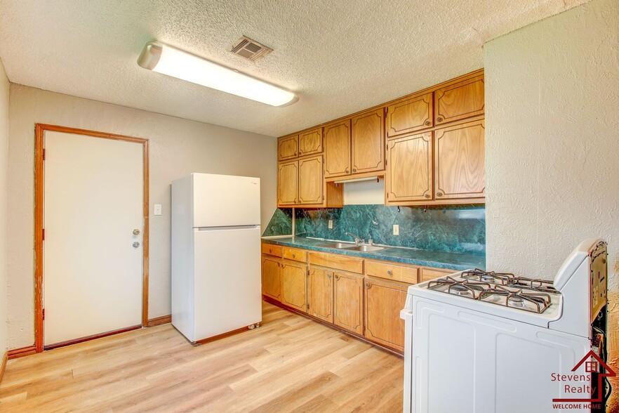 Building Photo - 1436 NW Ozmun Ave