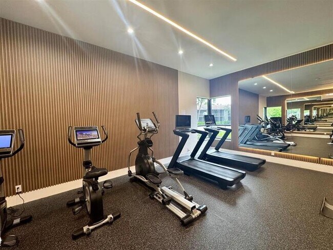 Building Photo - 1256 S Military Trail