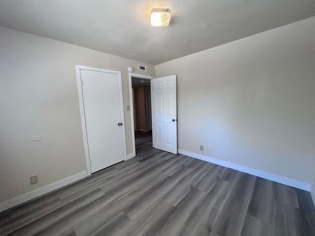 Building Photo - 208 Talisman Dr