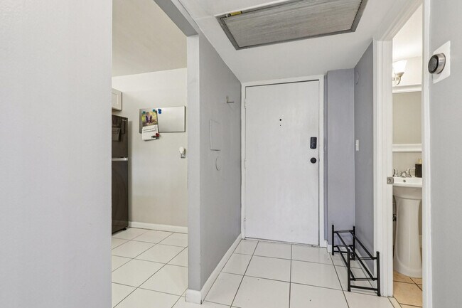 Building Photo - 6500 Cypress Rd