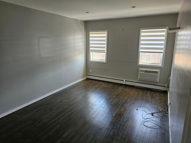 Primary BR1 - 7214 Bergen Ct