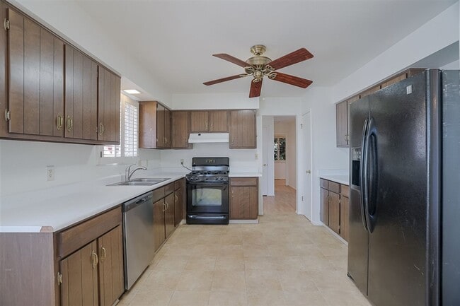 Building Photo - 2270 Sandia Dr