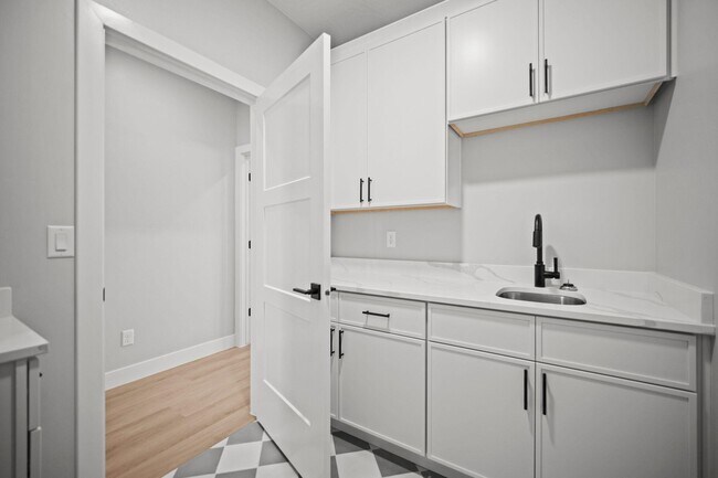 Building Photo - 362 Firerock Way