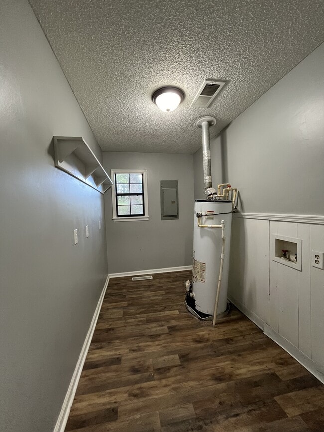 Building Photo - 261 Becks Ln