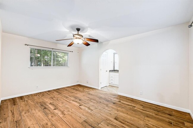 Building Photo - 9403 Longvale Dr