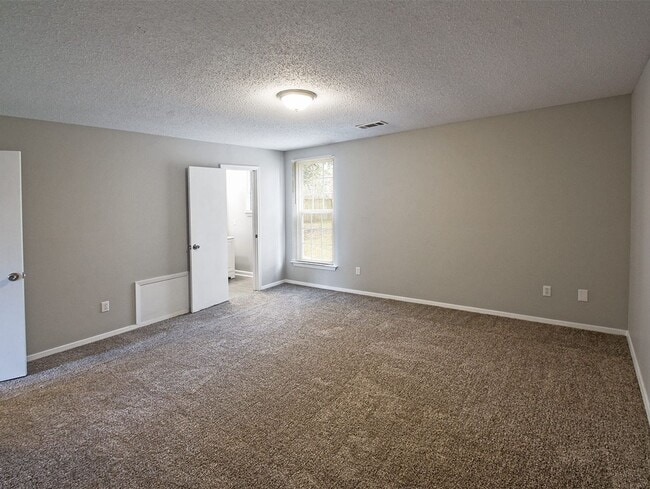 Building Photo - UPDATED 3 beds, 2 baths on cul de sac.