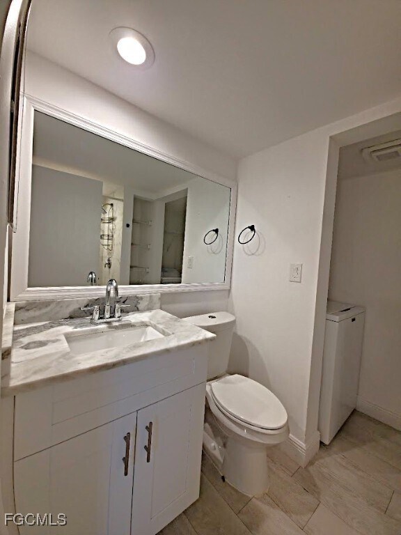 Building Photo - 5249 Cedarbend Dr