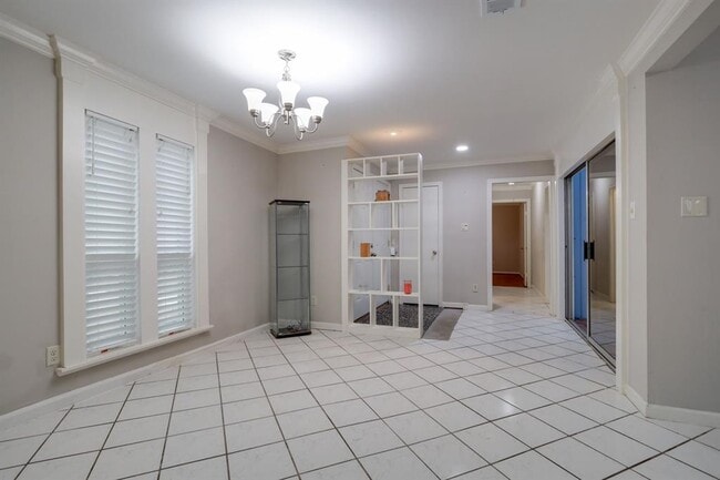 Building Photo - 2912 Camelot Ln