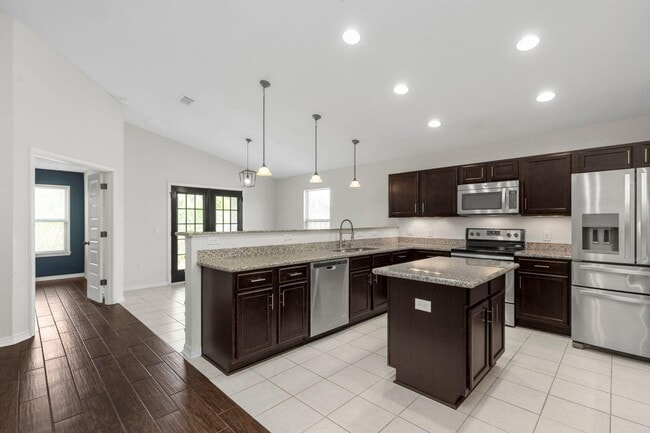 Building Photo - 8478 Island Dr