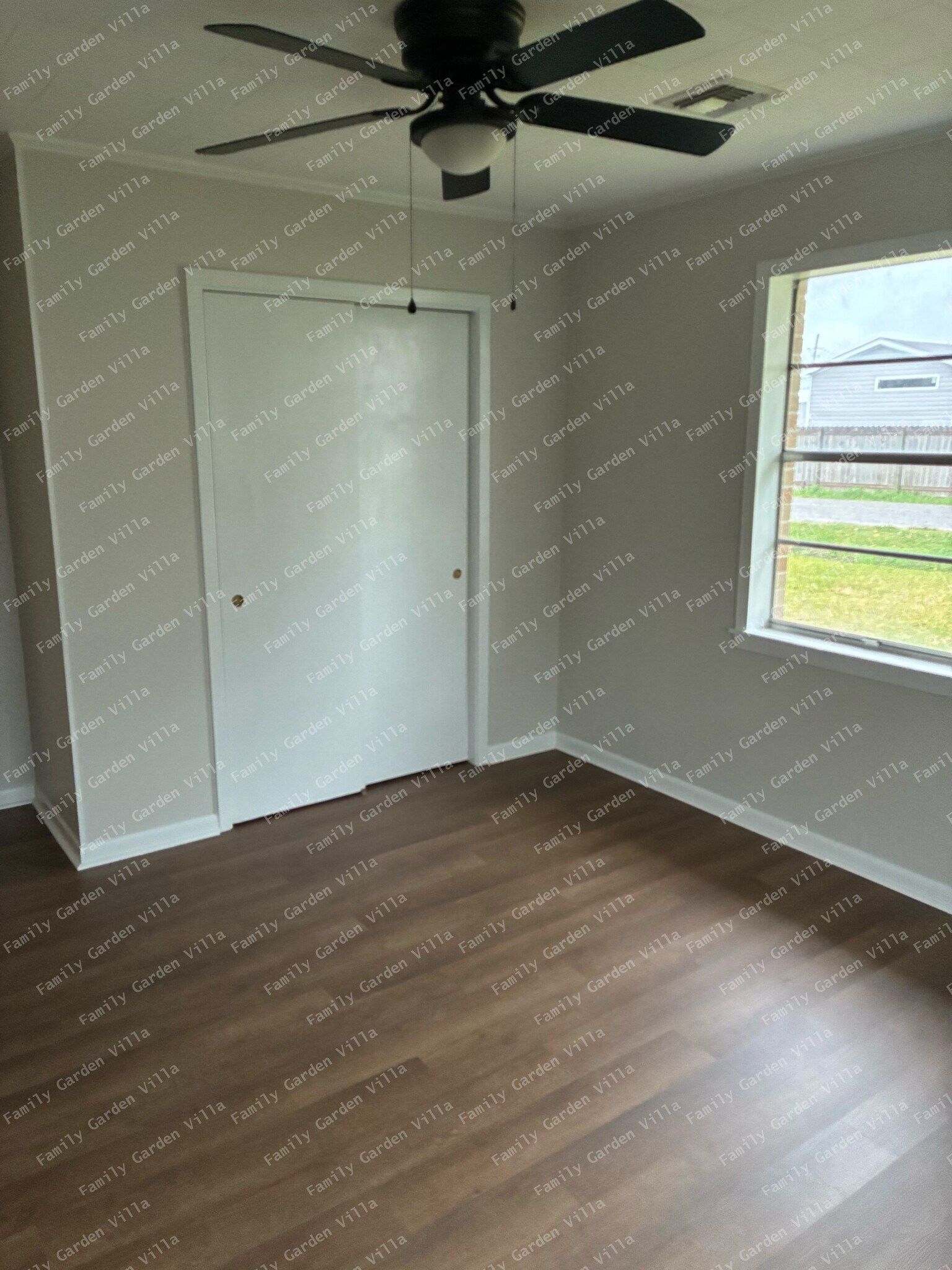 Building Photo - 1836 Ridgefield Ave