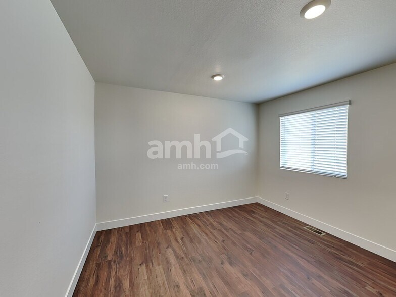 Building Photo - 7668 Mardale Ln
