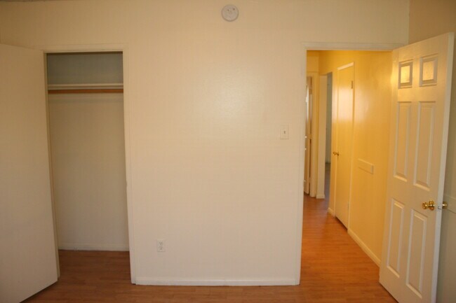 Building Photo - 700 Knotts St