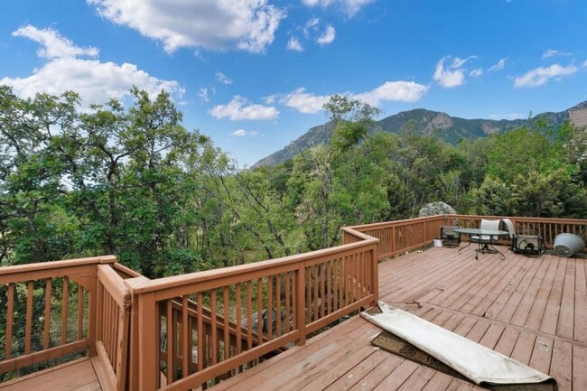 Building Photo - 5235 Bancroft Heights