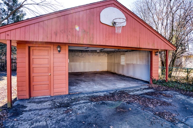 Building Photo - 3131 Hill Ln