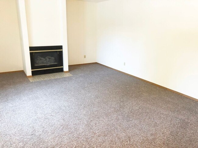 Building Photo - 4-Plex Located