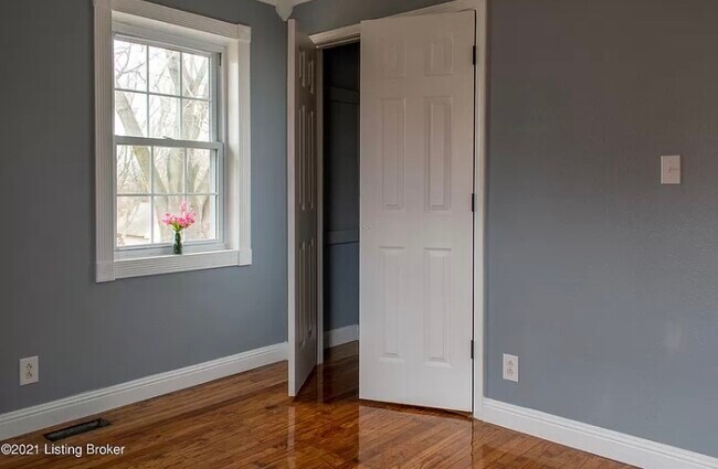 Building Photo - 609 Johnson St