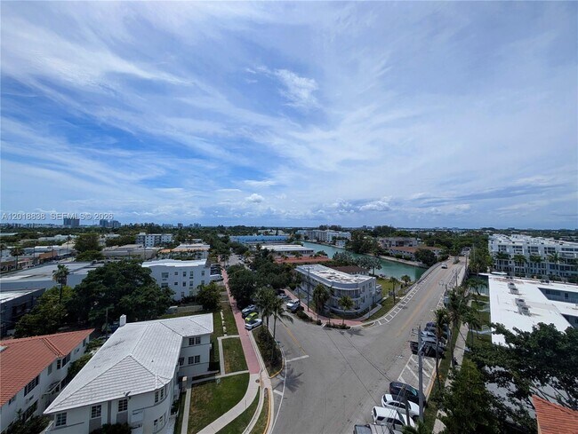 Building Photo - 7133 Bay Dr