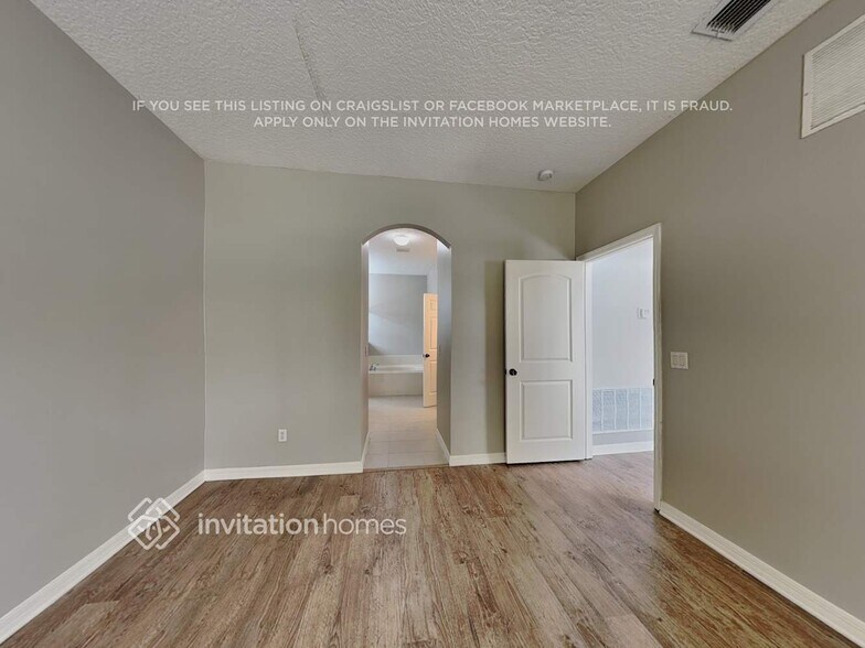 Building Photo - 16338 Deer Chase Loop