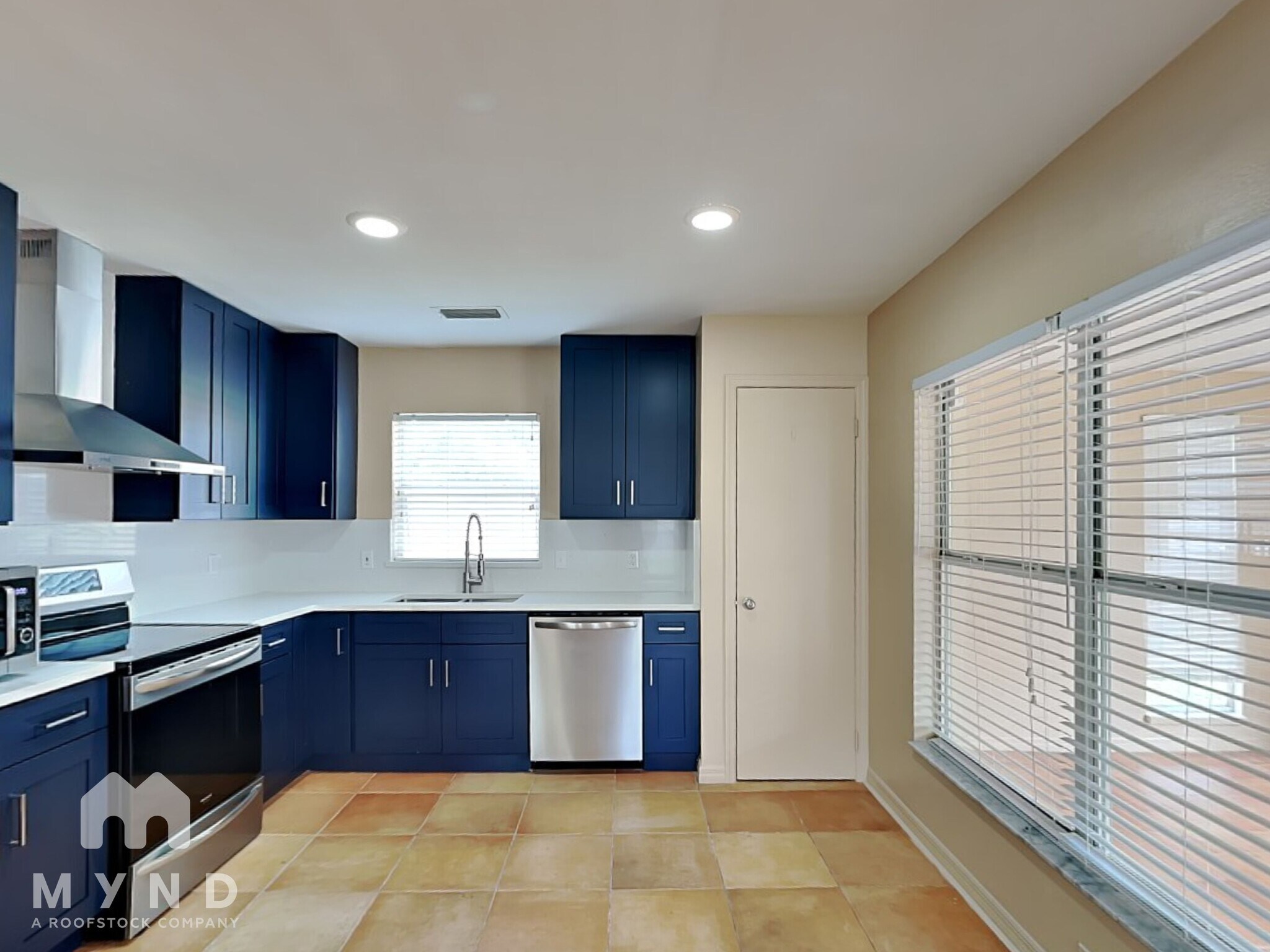 Building Photo - 1938 Blue Fox Ct