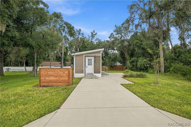 Building Photo - 9319 E Sycamore Pl