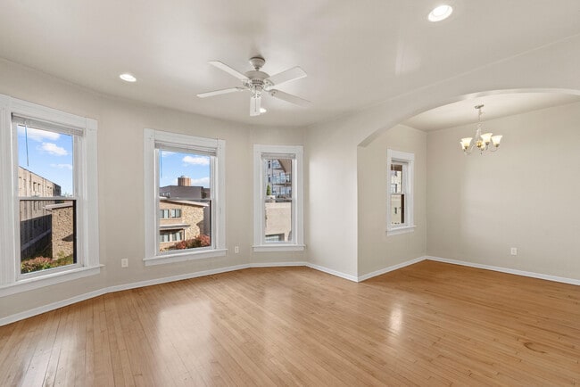 Building Photo - 1115 E Knapp St