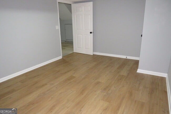 Building Photo - 2060 Bedford Ct